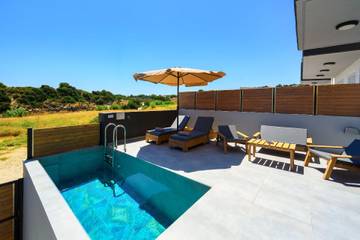 Ferienhaus für 8 Personen, mit Pool und Terrasse sowie Whirlpool in Rhodos Stadt