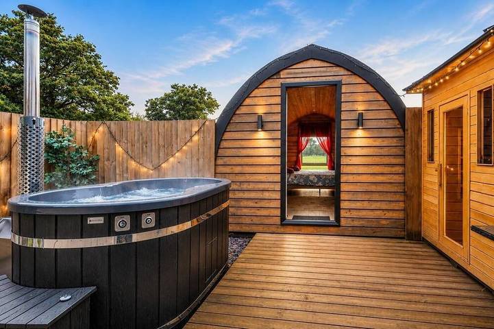 Chalet for 2 people, with sauna and pool as well as hot tub and garden in Norfolk