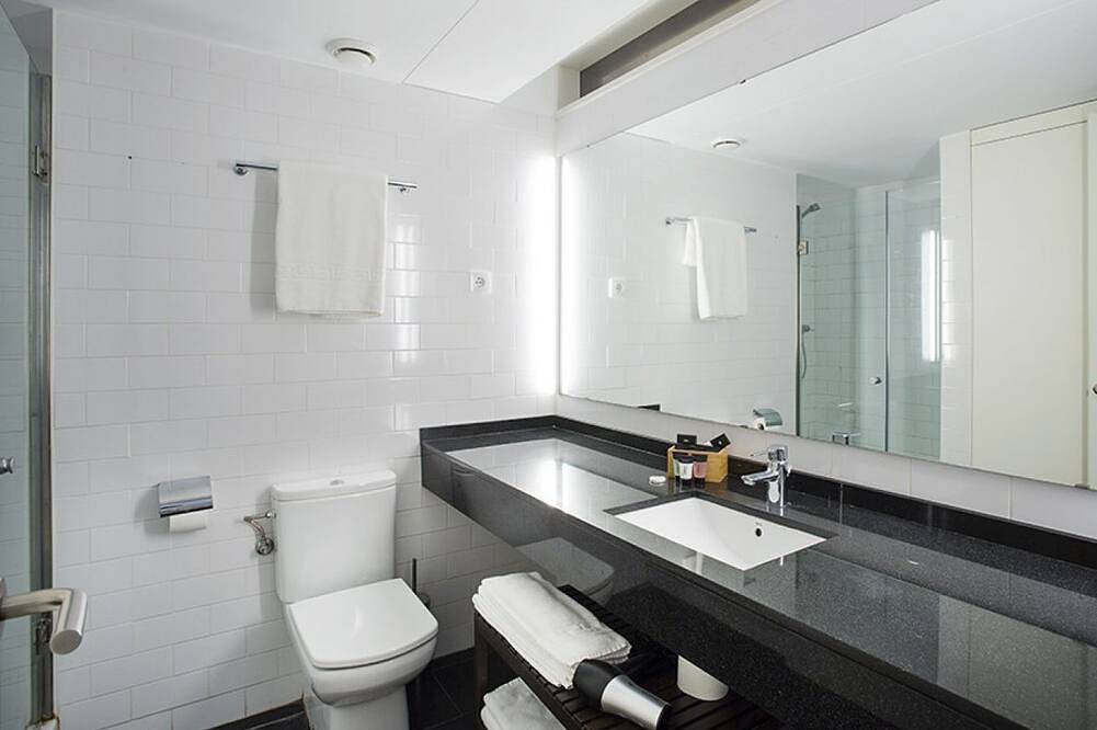 Beautiful 3 Bedrooms Flat Front of the Beach in Platja de la Mar Bella (Barcelona), Barcelona
