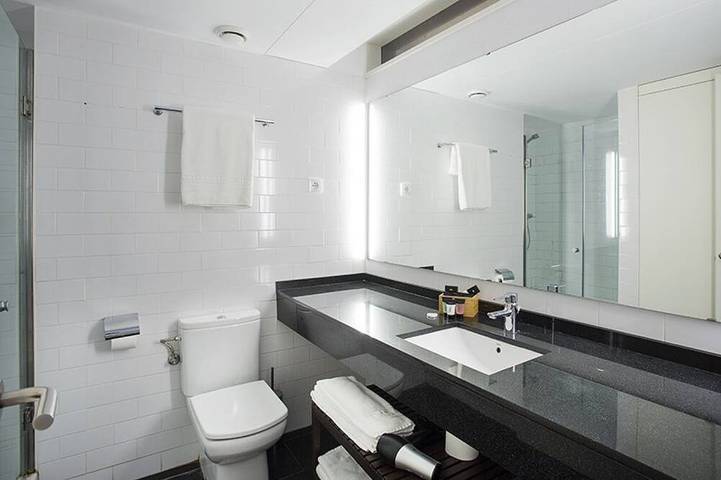 Beautiful 3 Bedrooms Flat Front of the Beach in Barcelona Zentrum, Barcelona