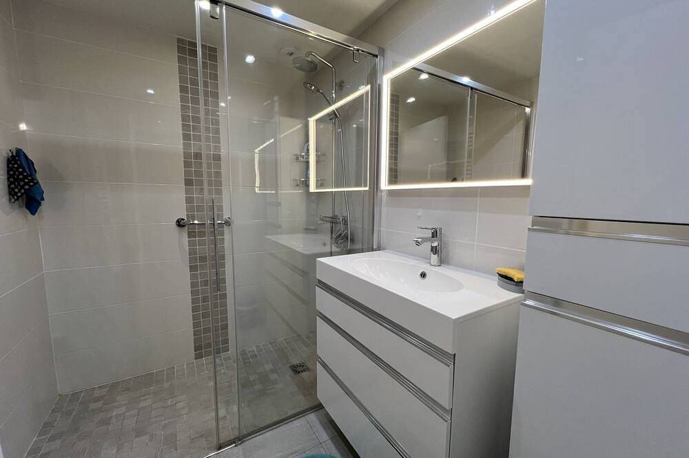 Appartement entier, 3P04 Piscine, aperçu mer appart 3 pièces  clim in Mandelieu-la-Napoule, Côte méditerranéenne (France)