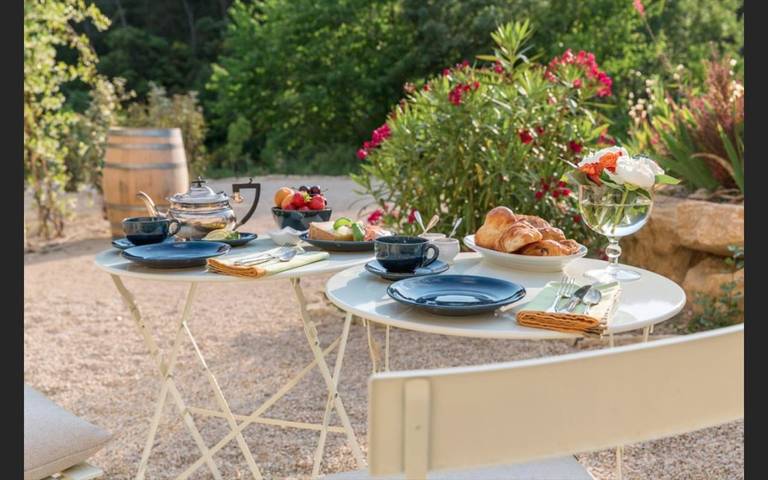 Location de vacances pour 4 personnes, avec vue ainsi que jardin et piscine à Lafare - 4