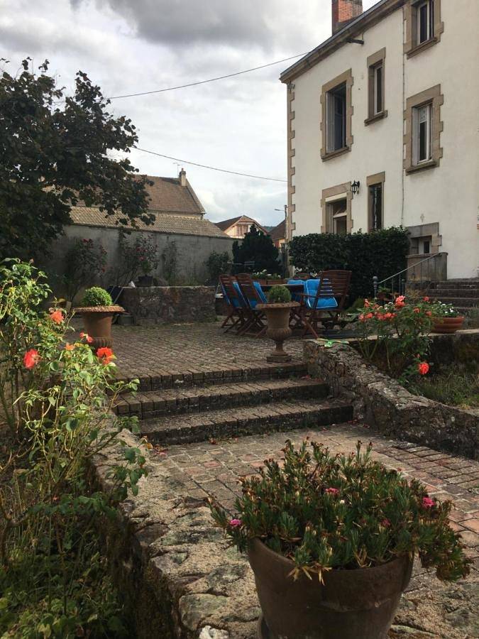 Chambre d’hôte pour 2 personnes avec terrasse in Autun, Région d'Autun