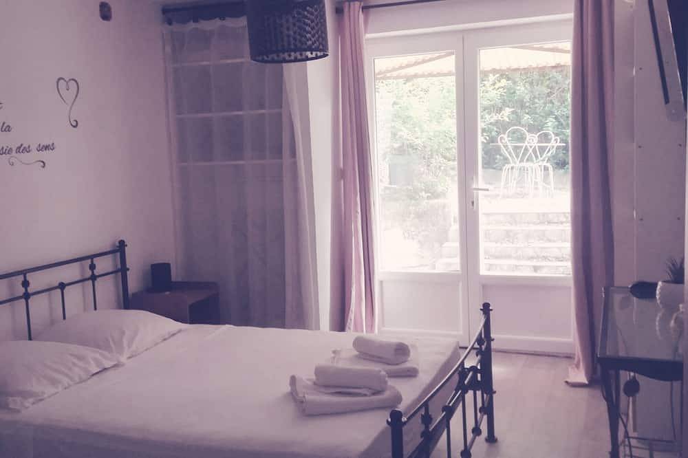 Ganze Wohnung, Pretty ground floor villa with pool in Peri, Ajaccio und Umgebung