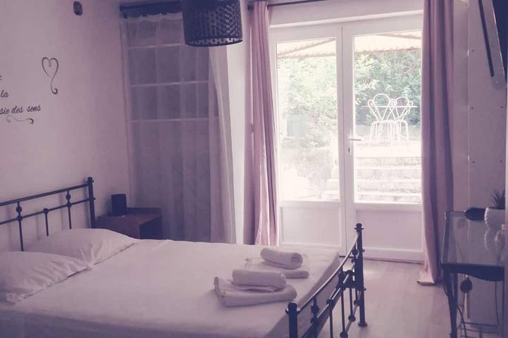 Gîte pour 6 personnes, avec piscine à Peri - 2