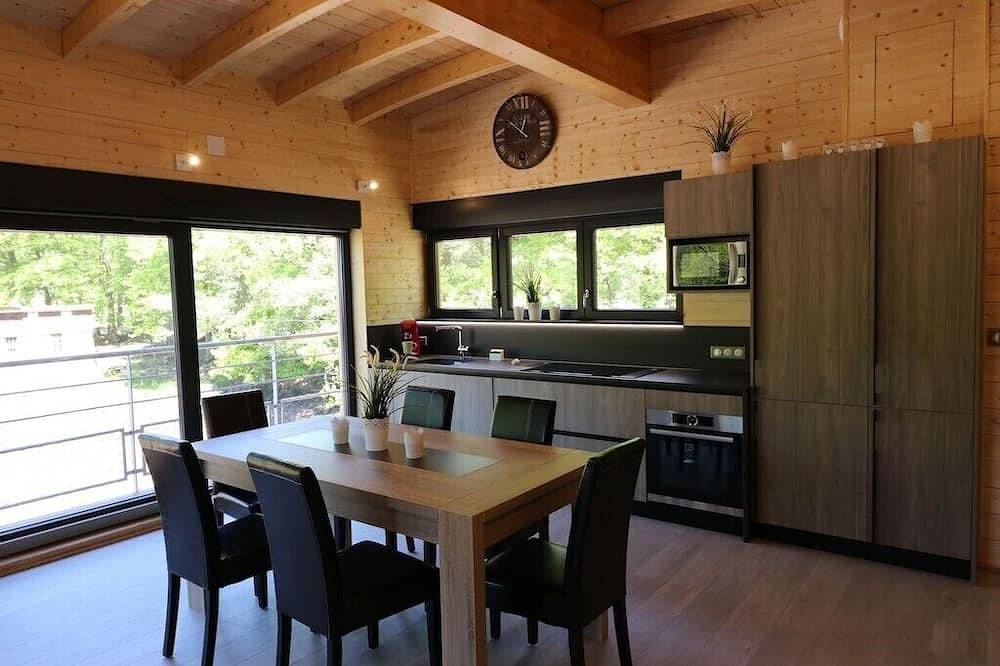 Chalet sur Pilotis, Cadre Insolite, au Dessus D'un Étang Dans un Parc Privé in La Petite-Pierre, Saverne region
