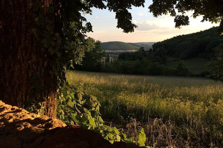 Location de vacances pour 2 personnes, avec jardin ainsi que piscine et terrasse dans Castels et Bézenac
