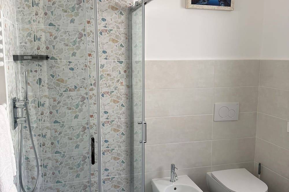 Residenceviagrande110 Rents Double Room With Private Bathroom in Livorno, Etruskische Küste