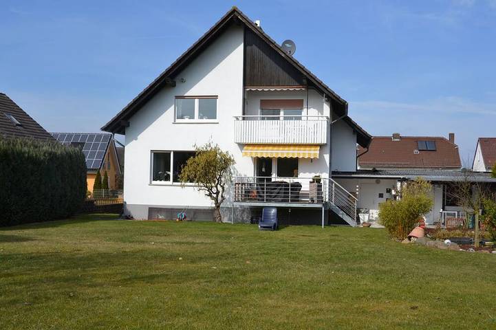 Ferienwohnung für 4 Personen, mit Balkon und Garten in Felsberg
