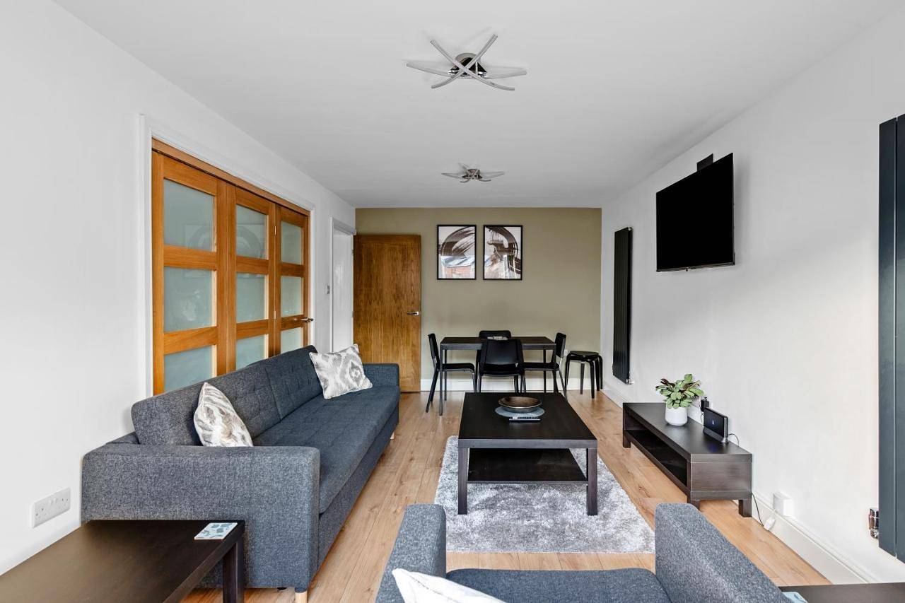 Ganze Wohnung, Stylish 2 Bed Bungalow in East Ham, Close to Excel in Newham, London