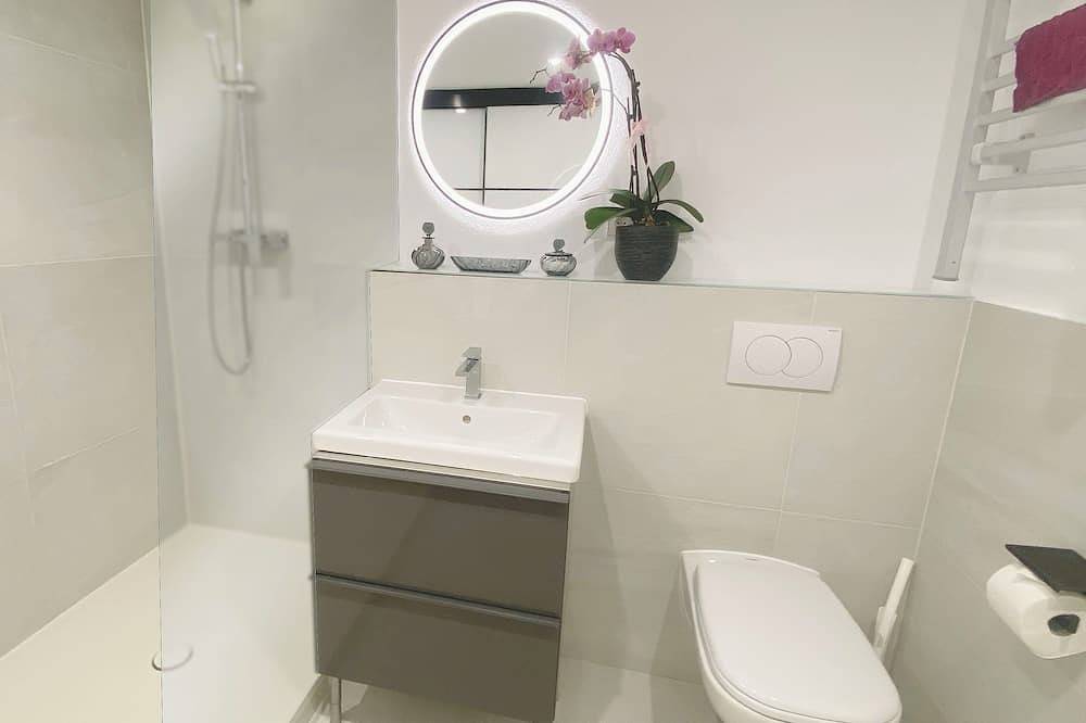 Ganze Wohnung, Neues Apartment Ani, zentrale, 2Zi, Bad/Küche, Terr. & Garten, an Fahrradstraße in Göppingen, Landkreis Göppingen