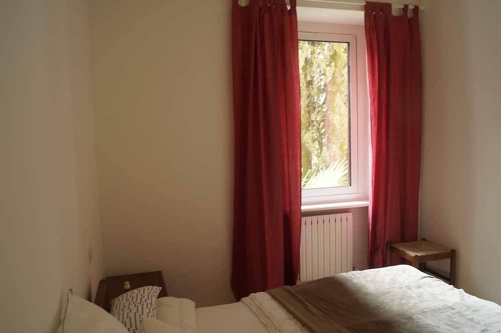 Ganze Wohnung, Wunderschöne Ferienwohnung direkt am Luganer See mit privater Seeterrasse in Cressogno, Valsolda