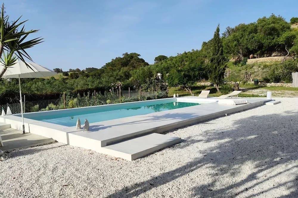 Homerez - Cozy Bungalow with Pool in Madrigueras in Algodonales, White Villages
