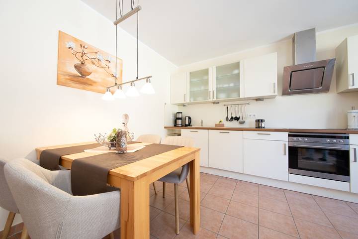 Entire holiday apartment, Villa Lena Ferienwohnung Sonnenschein in Strand Sellin, Sellin
