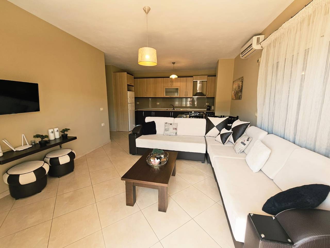 Ganze Ferienwohnung, Ferienwohnung für 5 Personen mit Balkon in Sarandë, Vlorë