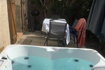 Gîte pour 4 personnes, avec jacuzzi à Roujan