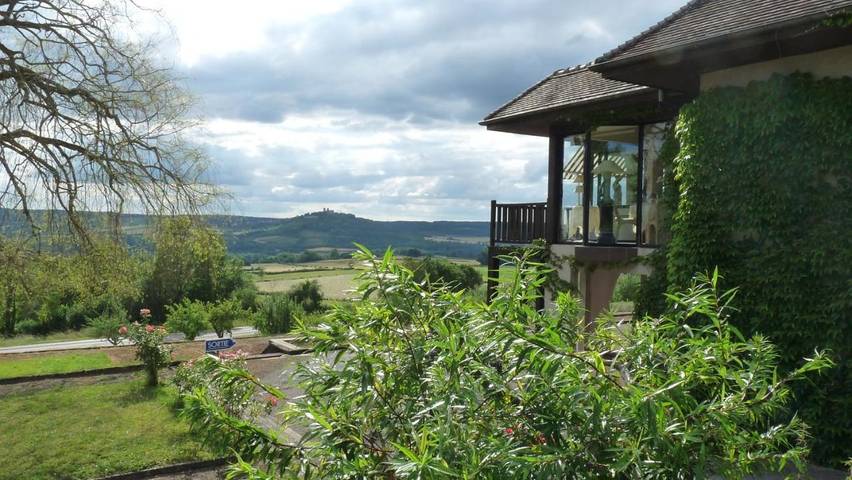 Hôtel pour 3 personnes, avec Terrasse ainsi que Jardin et Vue à Saint-Père (Yonne)