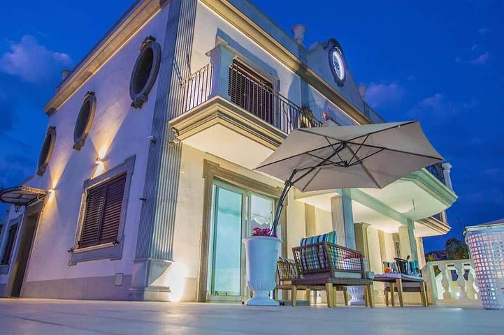 Ferienhaus für 6 Personen, mit Balkon und Whirlpool sowie Garten in Palma di Montechiaro