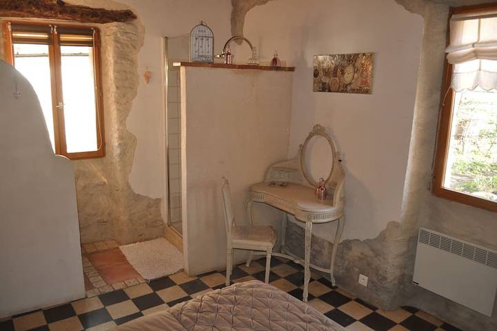 Gîte pour 2 personnes, avec terrasse ainsi que jardin et piscine à Chamborigaud - 2