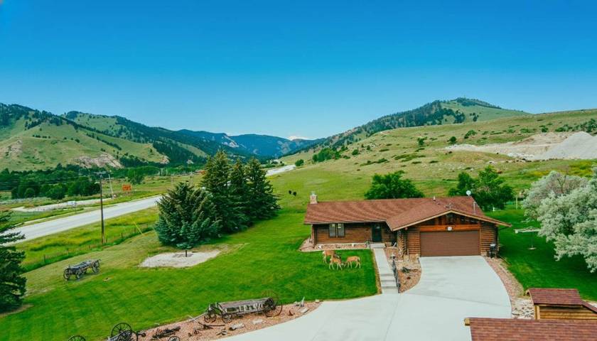 Holiday rental for 8 people, with pool and garden as well as terrace, with pets in Wyoming