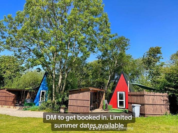 Camping for 6 people, with garden and view as well as lake view, with pets in Northern Ireland