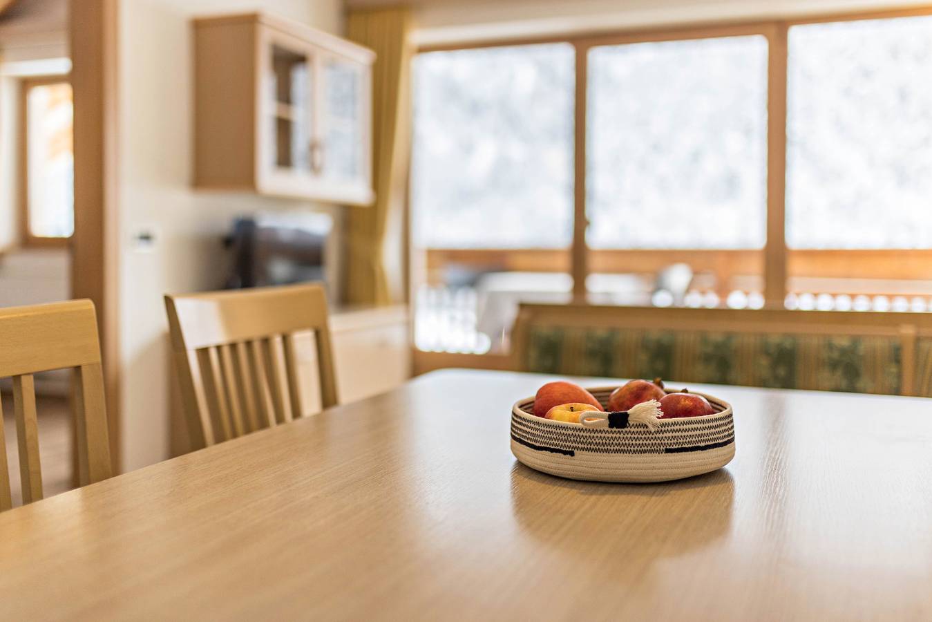 Entire apartment, Runcac - Holiday Apartment Pla with Mountain View, Wi-Fi & Balcony in San Vigilio di Marebbe, Mareo