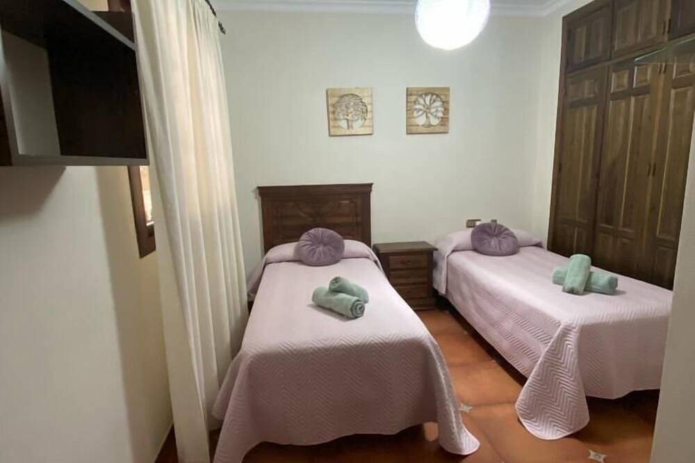 Albarracín Rural House in Setenil de las Bodegas, Cádiz Province