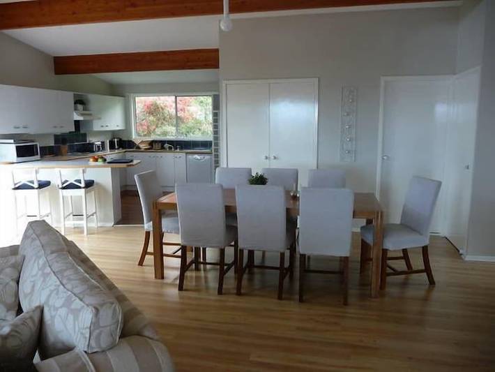 Holiday home for 8 people, with balcony and garden in Vincentia