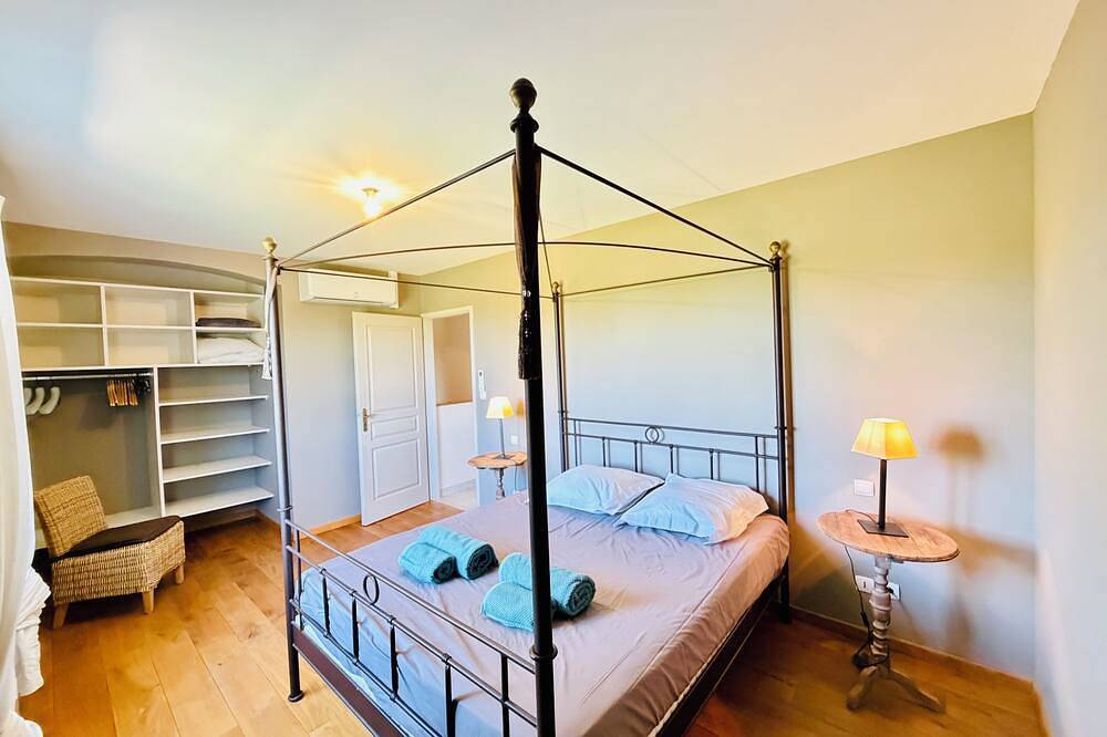 La Colline Villa with Heated Pool in Flaux, Nimes und Umgebung