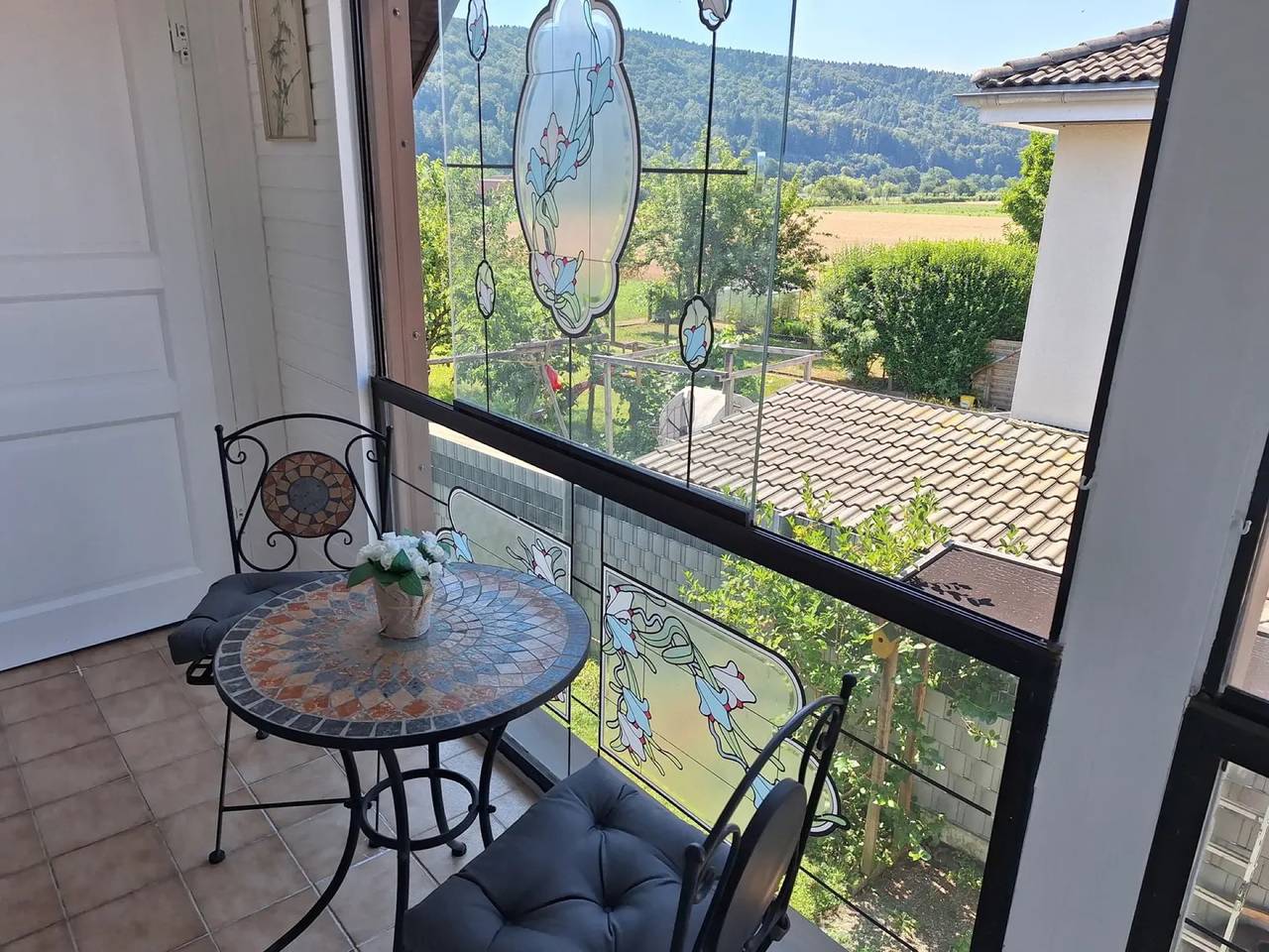 Appartement entier, Appartement 'Pure Vista' avec vue sur la Forêt-Noire, terrasse privée et Wi-Fi in Laufenburg, Hautes Forêts-Noires