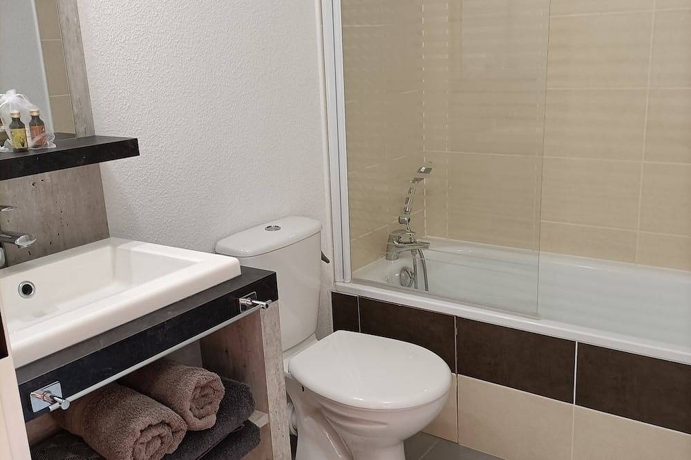 Entire apartment, Studio Dans Résidence Avec Piscine in Salies-de-Béarn, Béarn