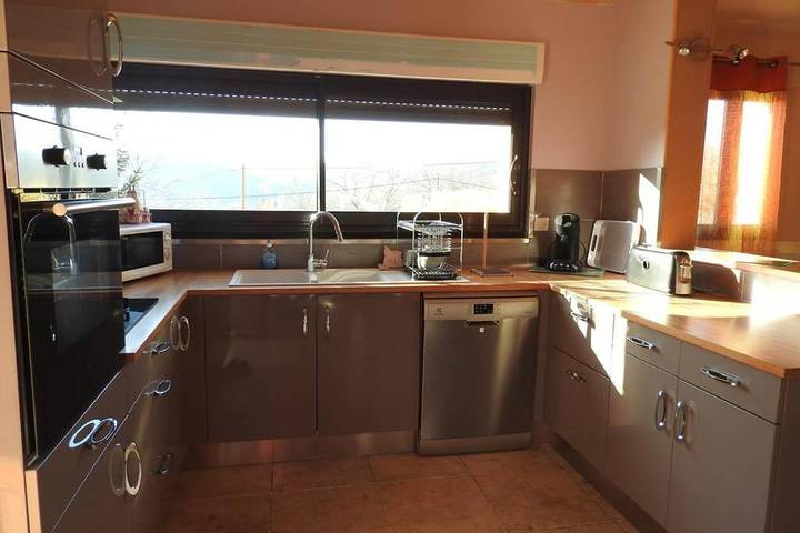 Location de vacances pour 6 personnes, avec jardin ainsi que terrasse et vue à Tursac - 2