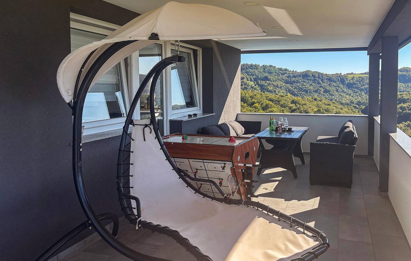 Familienfreundliche 140 m² große Ferienwohnung mit Pool, WLAN und Zugang zum Fluss in Općina Hum na Sutli, Krapina-Zagorje