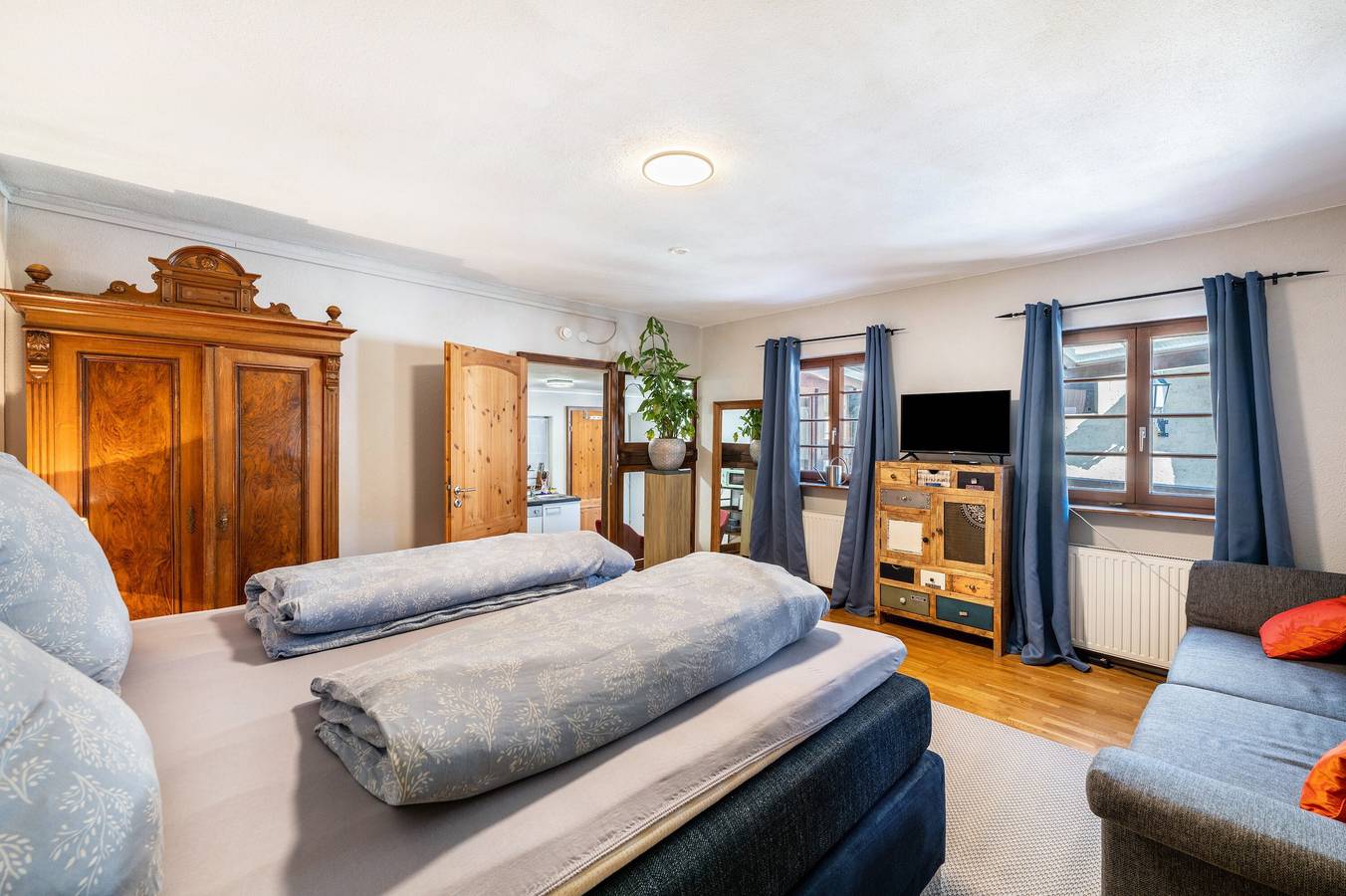 Ganze Wohnung, Merlot Ferienwohnung Standart 40m² mit Balkon für 2 Personen, Früstück optional,3D Rundgang Webseite in Burkheim, Vogtsburg im Kaiserstuhl