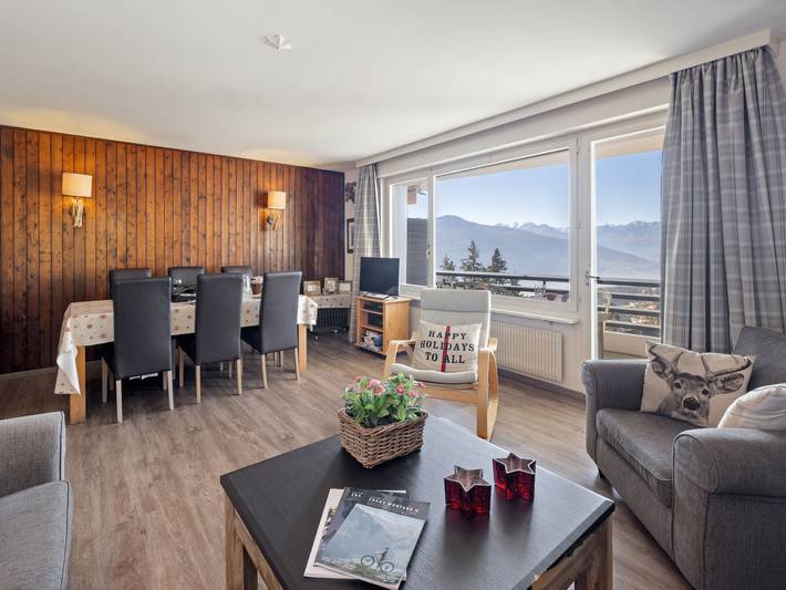 Location de vacances pour 6 personnes, avec sauna ainsi que jardin et balcon à Crans-Montana