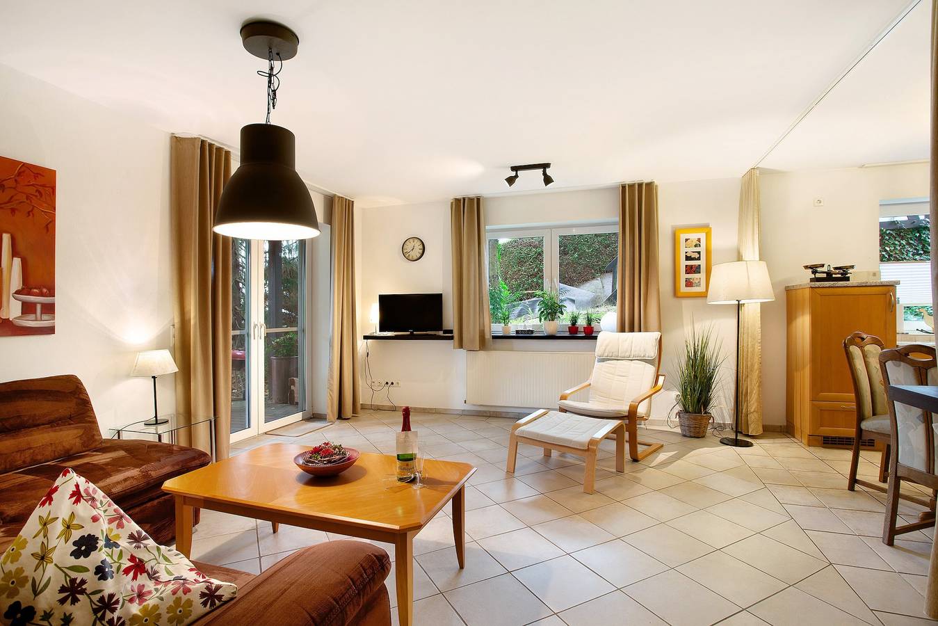 Ganze Wohnung, Ferienwohnung 'Rotdorn' mit Gemeinschaftsterrasse und Wlan in Schmallenberg, Hochsauerlandkreis