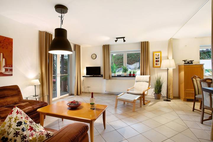 Ganze Wohnung, Ferienwohnung 'Rotdorn' mit Gemeinschaftsterrasse und WLAN in Schmallenberg, Hochsauerlandkreis