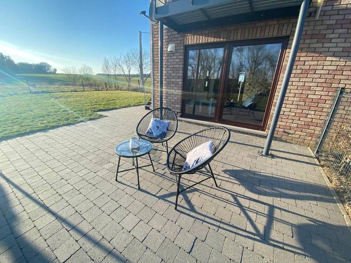 Gîte pour 4 personnes, avec terrasse et piscine ainsi que vue et jardin à Florennes - 2