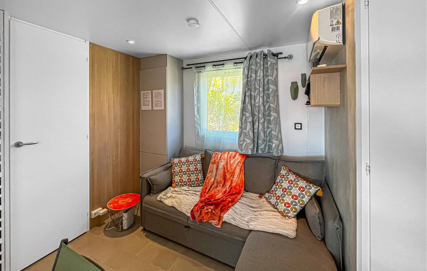 Mobil-home avec vue sur la mer, piscine et terrasse - À 2 km de la plage in Saint-Raphaël, Massif de l'Esterel