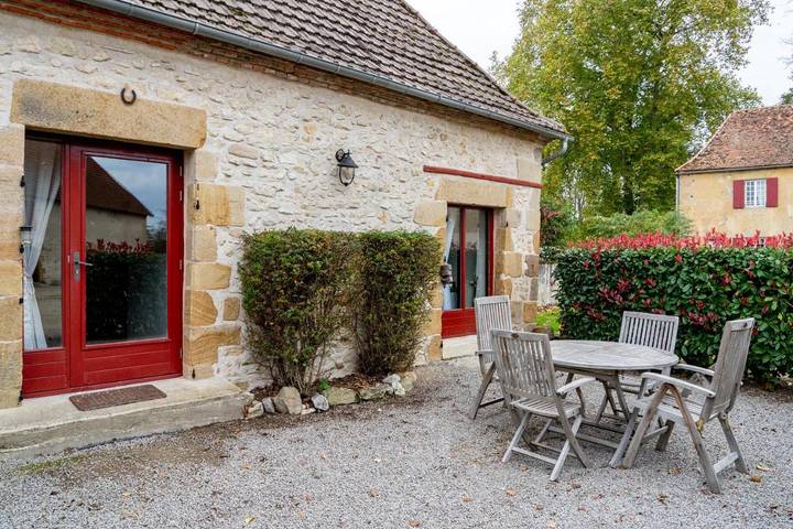 Location de vacances pour 6 personnes, avec piscine ainsi que terrasse et jacuzzi, animaux acceptés à Souvigny - 2