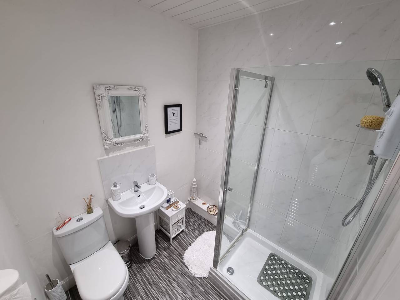 Entire holiday apartment, Rose Apartment 2-Bed Apt, Sleeps 4 Town Centre Ayr in Ayr, Firth Of Clyde