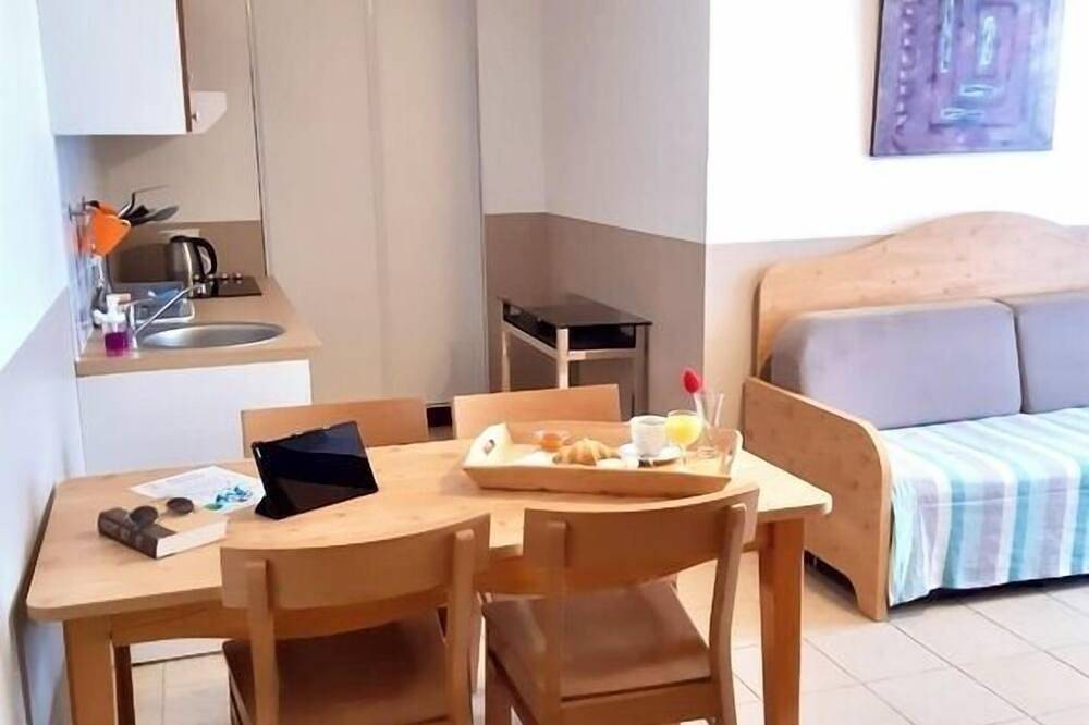 Peaceful Mountain Stay Close to Valberg Village Life | 2 Rooms in Guillaumes, Nizza Region