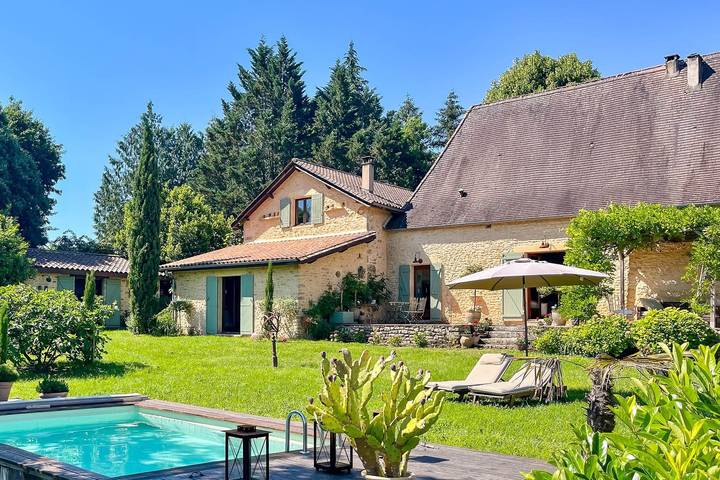 Location de vacances pour 4 personnes, avec Terrasse ainsi que Jardin et Piscine à Paunat