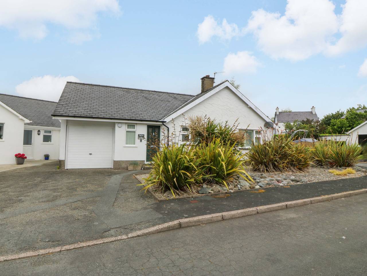 5 Ger Afon in Llanbedrog, Gwynedd