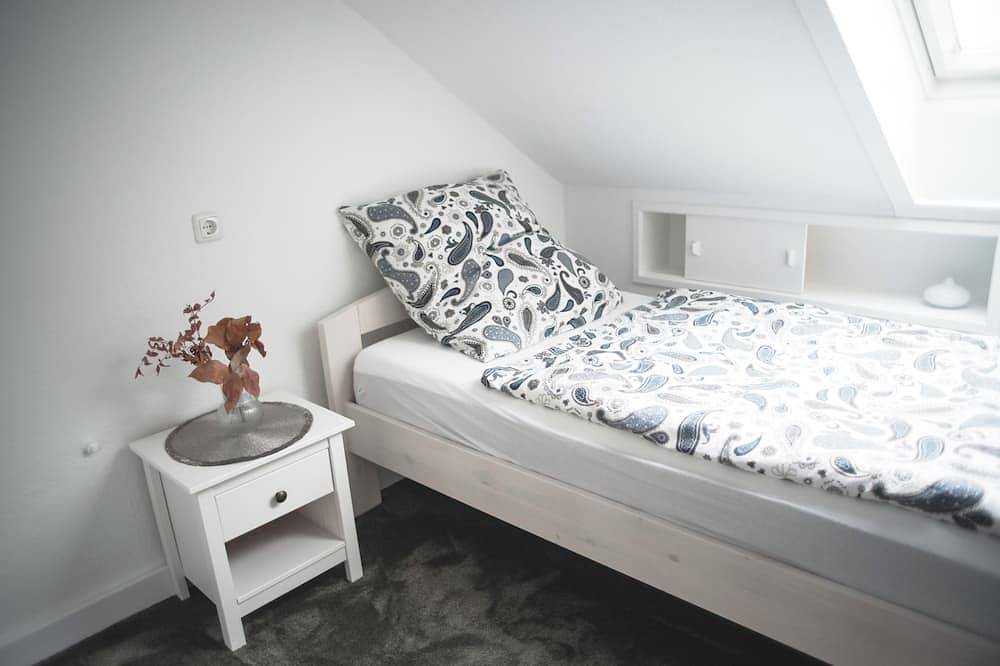 Entire apartment, Modern, spacious top-floor apartment with panoramic views of the Elbe in Hollern-Twielenfleth, Old Land Stade
