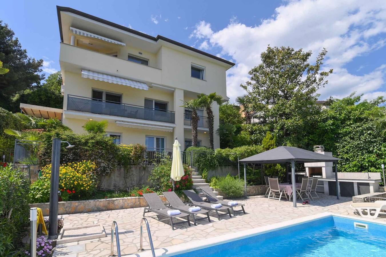 Entire vacation apartment, Holiday apartment with balcony and communal pool  in Opatija Riviera