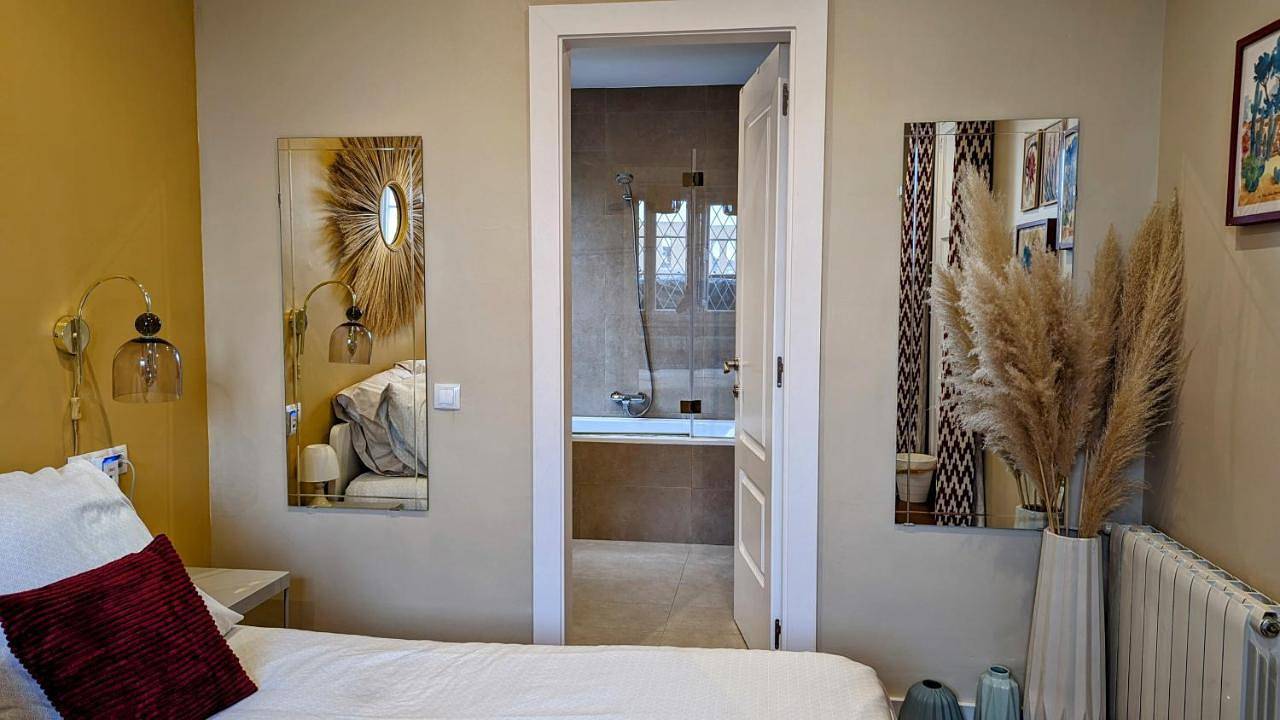 Double Room with Private Bathroom in Barcelona Centre, Barcellona