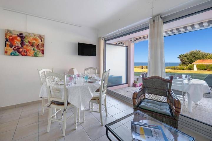Ferienwohnung für 4 Personen, mit Terrasse und Ausblick in Frankreich - 2