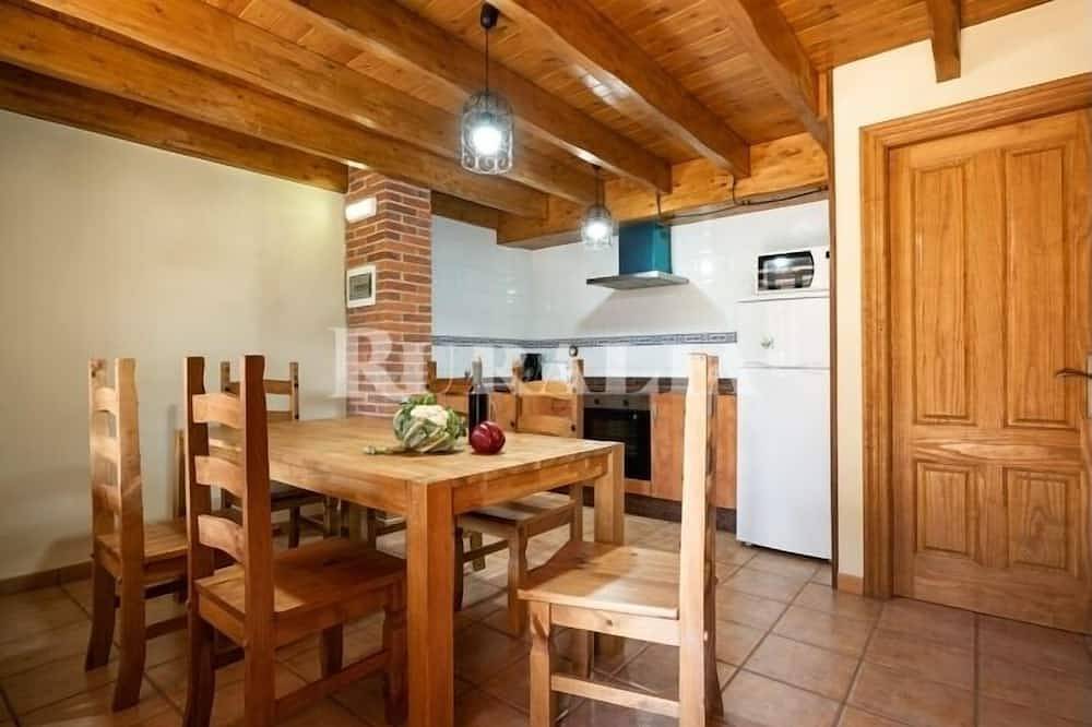 Ganze Wohnung, Apto La Espina 1 - rural apartment in Celada (Villaviciosa) | 4 guests in Villaviciosa, Costa Verde (Spanien)