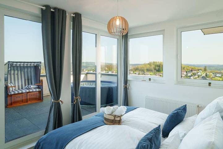 Ganze Wohnung, Immo-Vision: Penthouse - Sauna - Jacuzzi - BBQ - See in Bergneustadt, Oberbergischer Kreis
